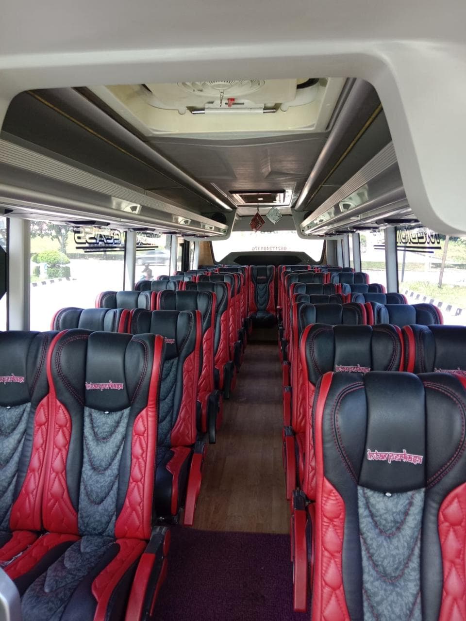Van / Hiace — interior